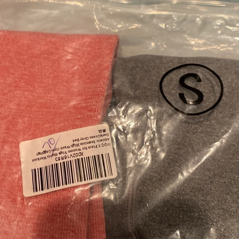 3 pack seemless high waist yoga shorts size Small in gray, green, and red